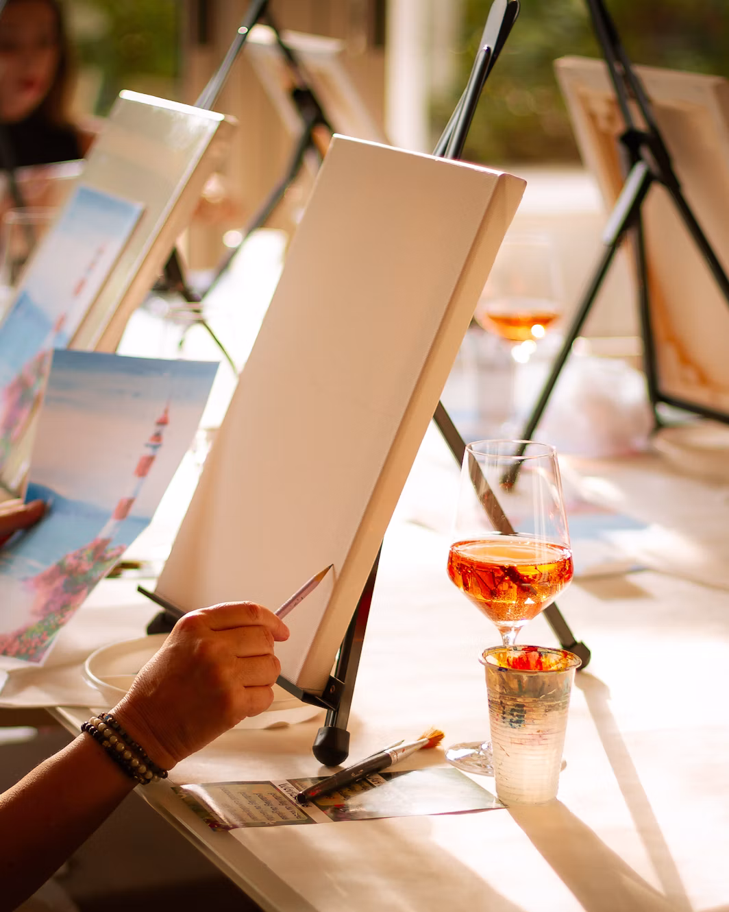 Sessió compartida de pintura i vi