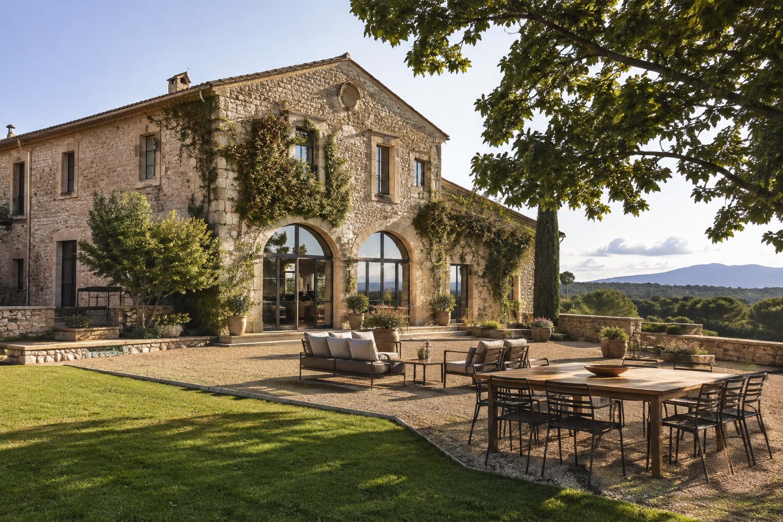 A farmhouse surrounded by nature, prepared to host a team day.